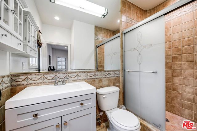 4063 Benedict Canyon Drive, Sherman Oaks, CA 91423