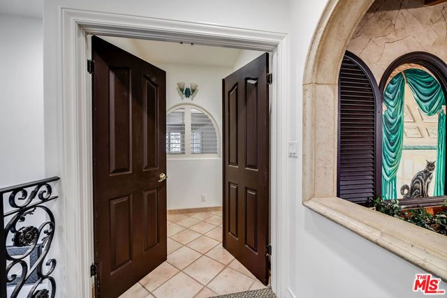 4063 Benedict Canyon Drive, Sherman Oaks, CA 91423