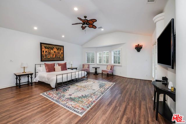4063 Benedict Canyon Drive, Sherman Oaks, CA 91423