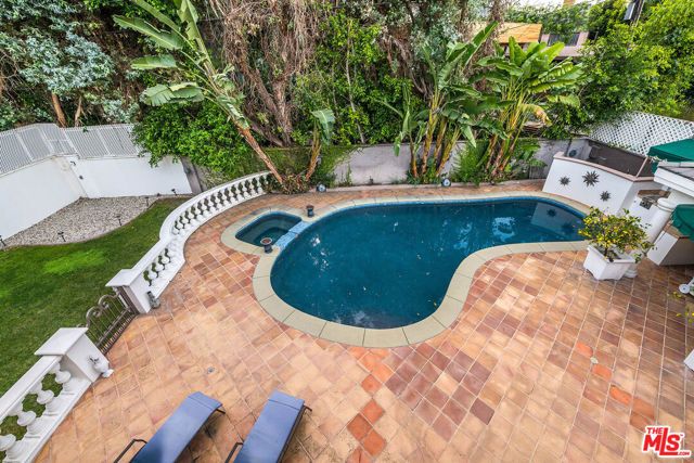 4063 Benedict Canyon Drive, Sherman Oaks, CA 91423