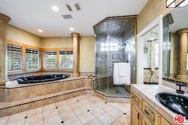 4063 Benedict Canyon Drive, Sherman Oaks, CA 91423