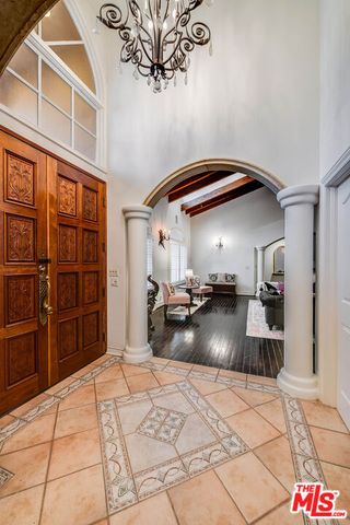 4063 Benedict Canyon Drive, Sherman Oaks, CA 91423