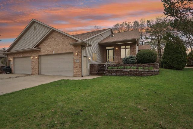 734 8th Street, Prairie Du Sac, WI 53578