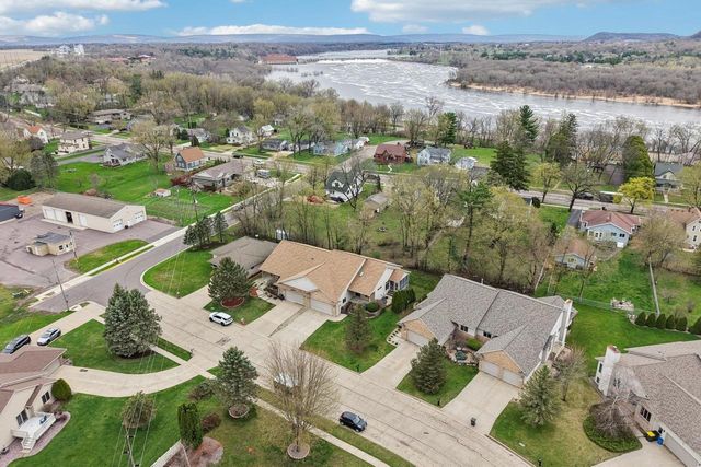 734 8th Street, Prairie Du Sac, WI 53578