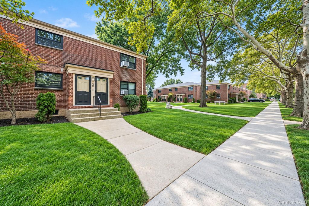 218-02 73rd Avenue 397A1, Oakland Gardens, NY 11364 — photo 4