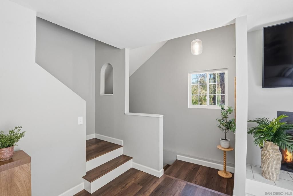 Image 11 of property listing at 3793 Balboa Ter A, San Diego, CA 92117