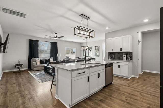 4096 Crossing Way, White House, TN 37188