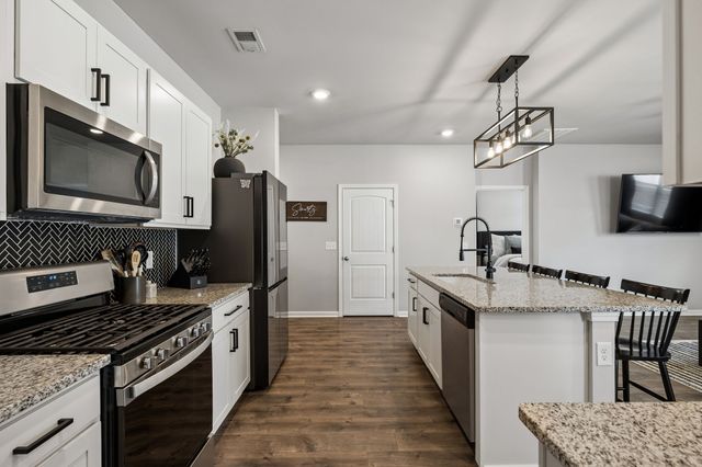 4096 Crossing Way, White House, TN 37188