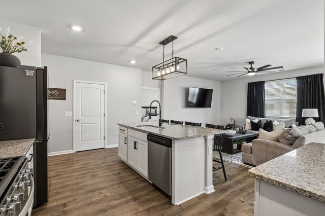 4096 Crossing Way, White House, TN 37188