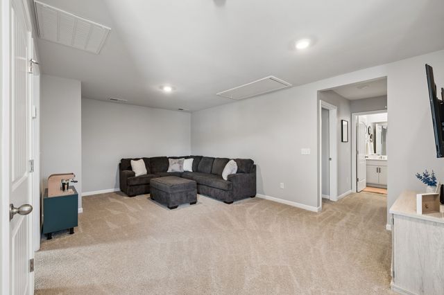 4096 Crossing Way, White House, TN 37188