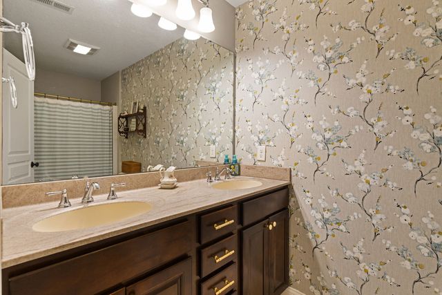 4367 55th Avenue, Bettendorf, IA 52722