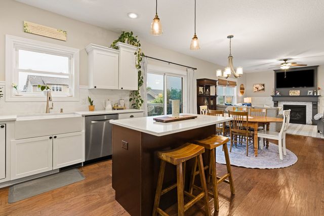 4367 55th Avenue, Bettendorf, IA 52722