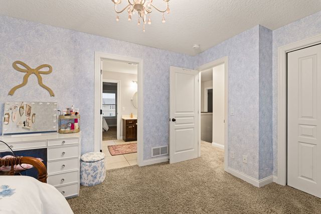 4367 55th Avenue, Bettendorf, IA 52722