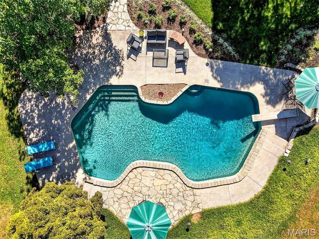 73 Overhills Drive, Ladue, MO 63124