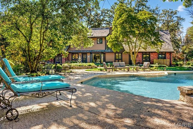 73 Overhills Drive, Ladue, MO 63124