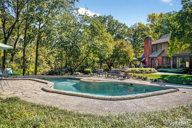 73 Overhills Drive, Ladue, MO 63124