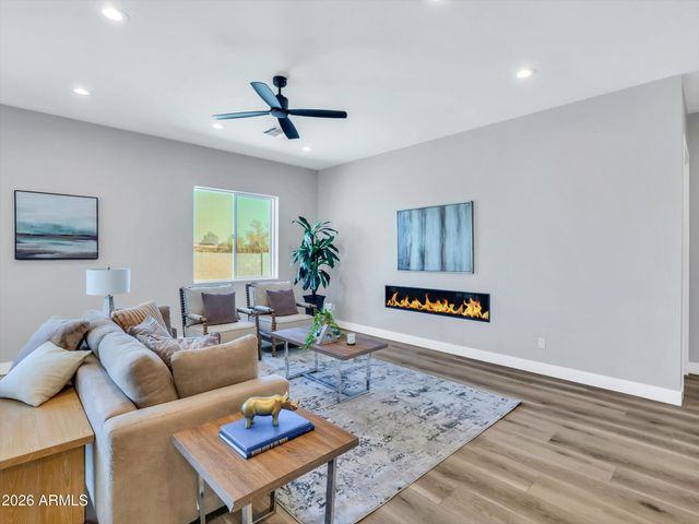 15324 W Bobwhite Way, Surprise, AZ 85387