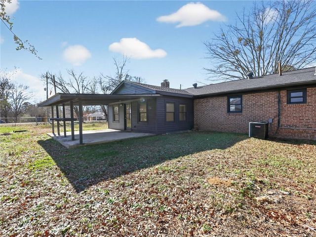 5 Knob Drive, Carrollton, GA 30116