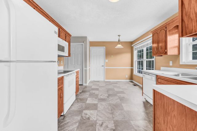 1445 Buchanon Dr, Clarksville, TN 37042