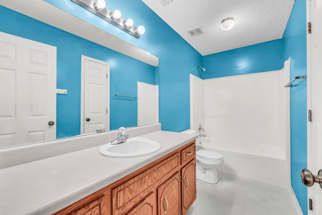 1445 Buchanon Dr, Clarksville, TN 37042