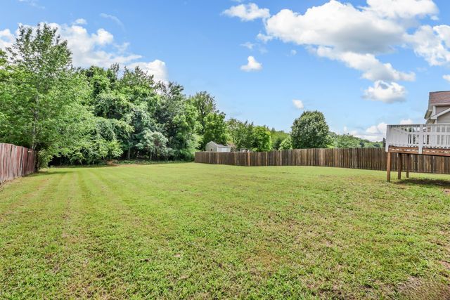 1445 Buchanon Dr, Clarksville, TN 37042