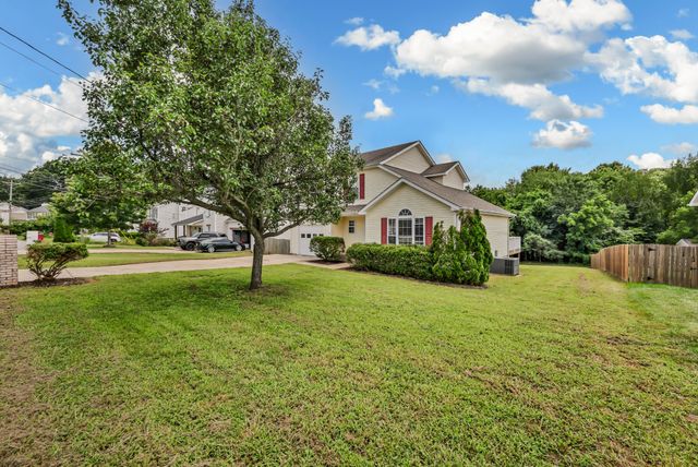 1445 Buchanon Dr, Clarksville, TN 37042
