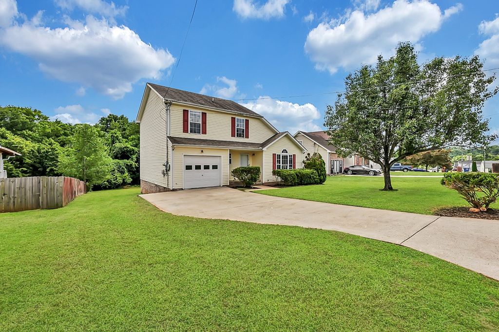 1445 Buchanon Dr, Clarksville, TN 37042