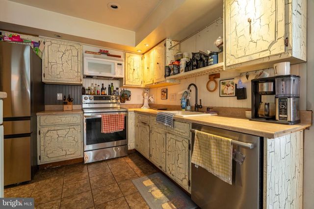 113 REDWOOD DR, Quakertown, PA 18951
