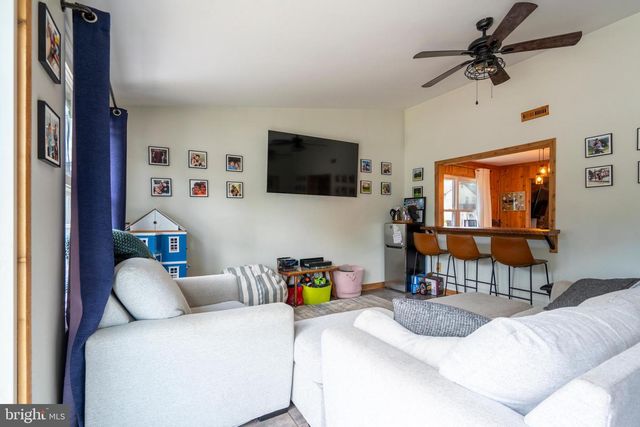 113 REDWOOD DR, Quakertown, PA 18951