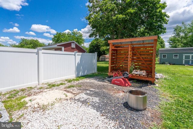 113 REDWOOD DR, Quakertown, PA 18951