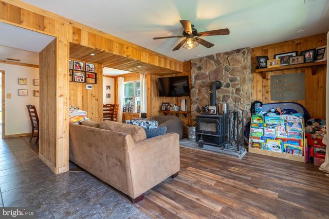 113 REDWOOD DR, Quakertown, PA 18951