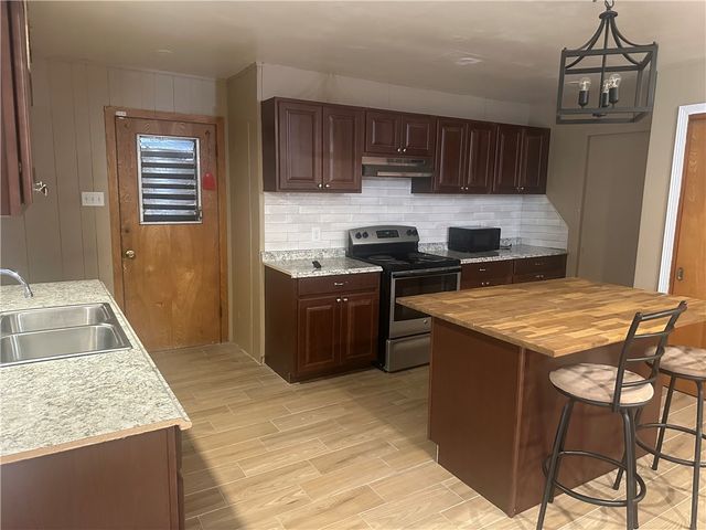 627 W Richard Ave, Kingsville, TX 78363