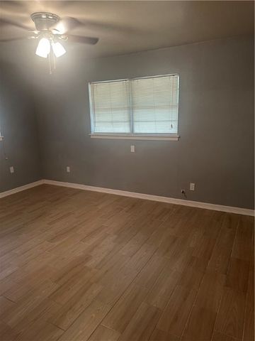 627 W Richard Ave, Kingsville, TX 78363