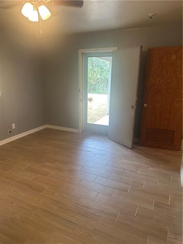 627 W Richard Ave, Kingsville, TX 78363