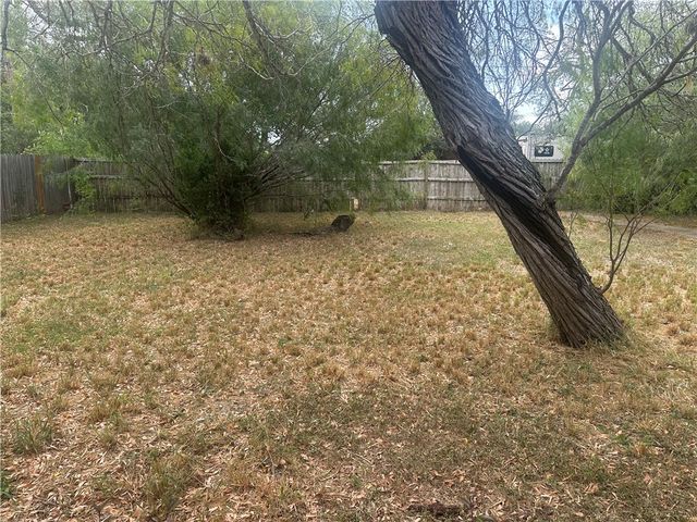 627 W Richard Ave, Kingsville, TX 78363