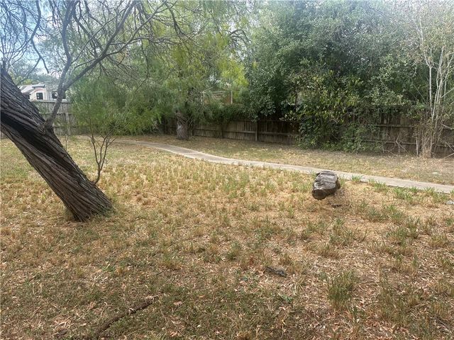 627 W Richard Ave, Kingsville, TX 78363