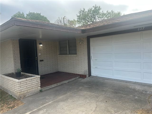 627 W Richard Ave, Kingsville, TX 78363