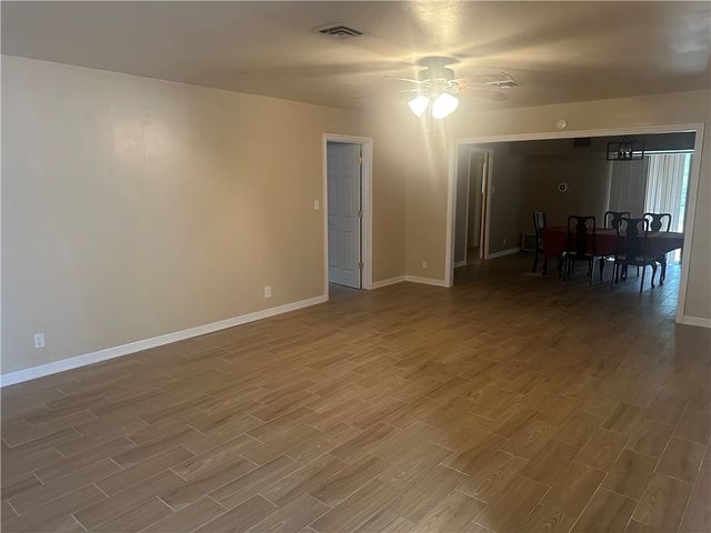 627 W Richard Ave, Kingsville, TX 78363