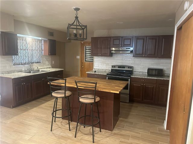 627 W Richard Ave, Kingsville, TX 78363