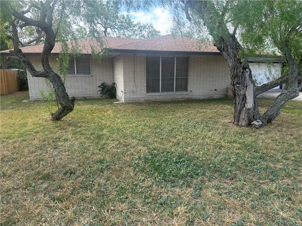 627 W Richard Ave, Kingsville, TX 78363