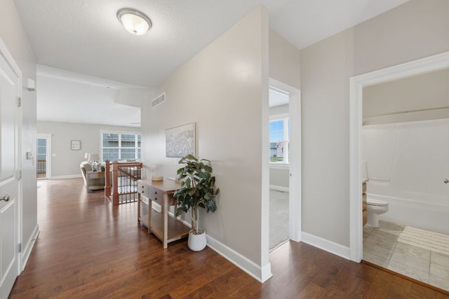 63 Cobblestone Lane, Leclaire, IA 52753
