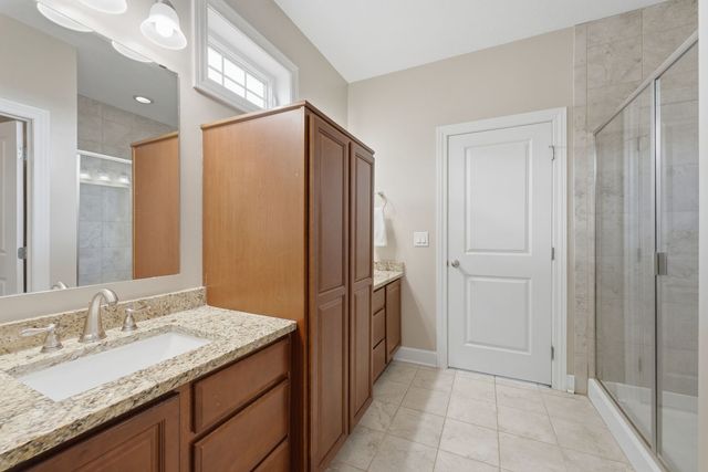 63 Cobblestone Lane, Leclaire, IA 52753