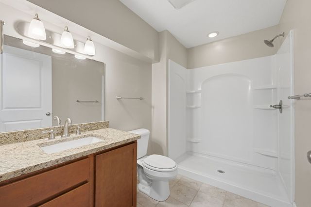 63 Cobblestone Lane, Leclaire, IA 52753