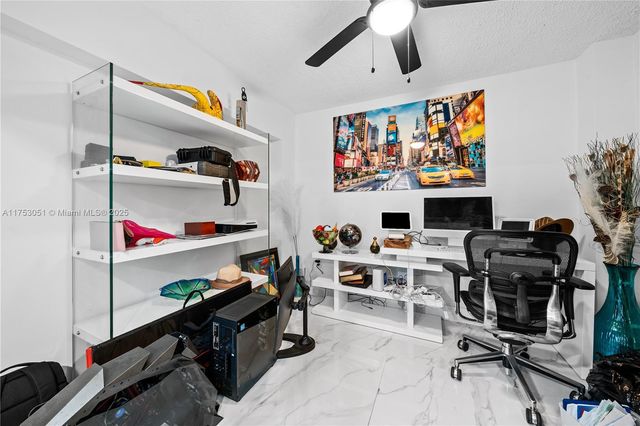 19931 NW 82nd Ct, Hialeah, FL 33015