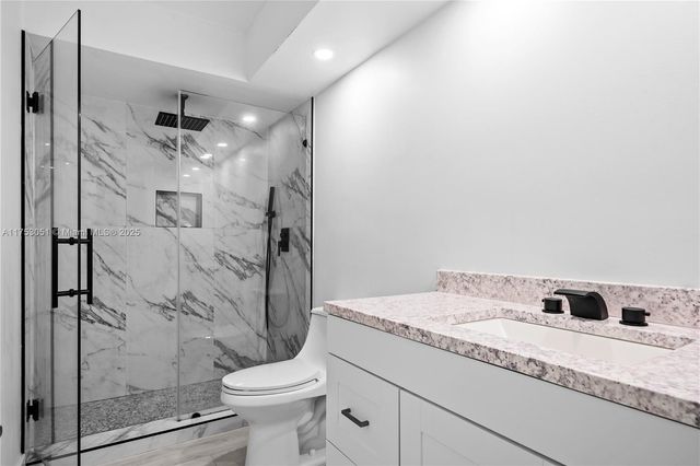 19931 NW 82nd Ct, Hialeah, FL 33015