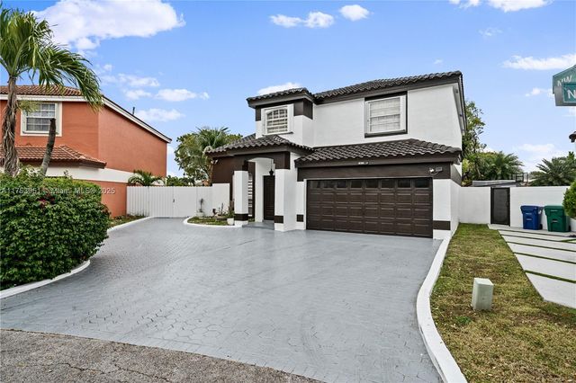 19931 NW 82nd Ct, Hialeah, FL 33015