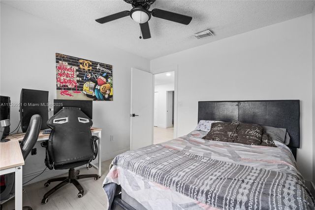 19931 NW 82nd Ct, Hialeah, FL 33015