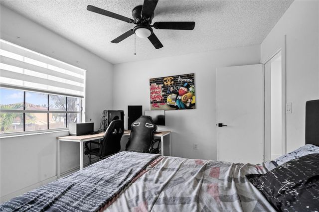 19931 NW 82nd Ct, Hialeah, FL 33015