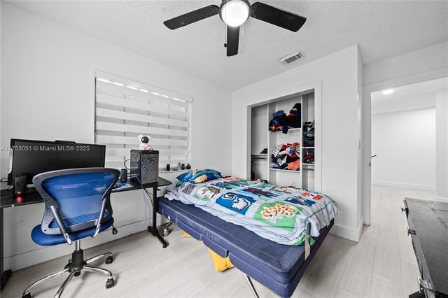 19931 NW 82nd Ct, Hialeah, FL 33015