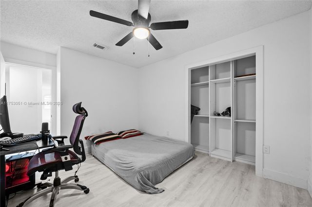 19931 NW 82nd Ct, Hialeah, FL 33015